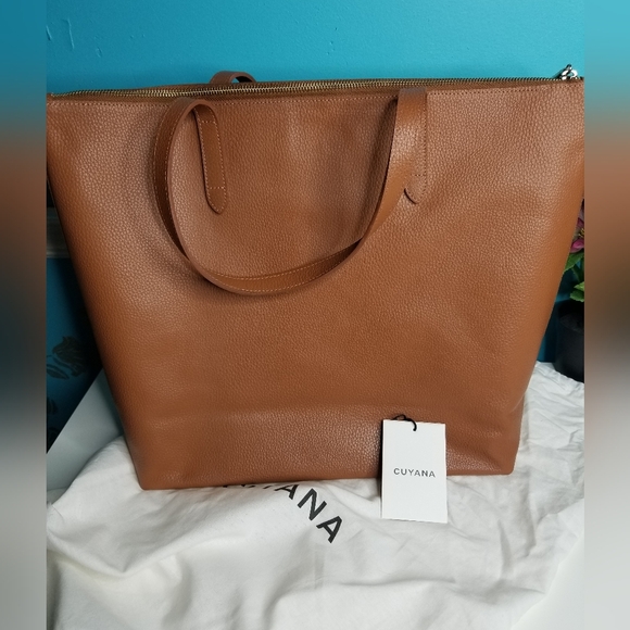 Cuyana Structured Leather Zipper Tote & Leather Organizer Carmel - Picture 14 of 16